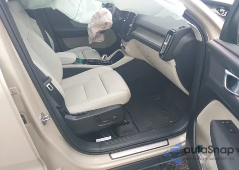 2025 Volvo Xc40 B5 Plus Dark Theme из США, поврежденный, VIN YV4L12UC2S2452501